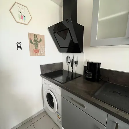 Devant La + Parking *