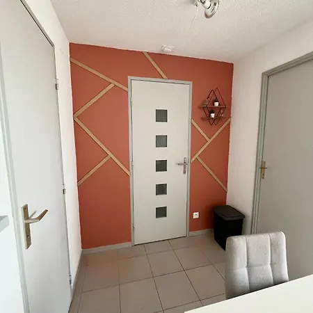 Devant La + Parking * ル・グロー・デュ・ロワ