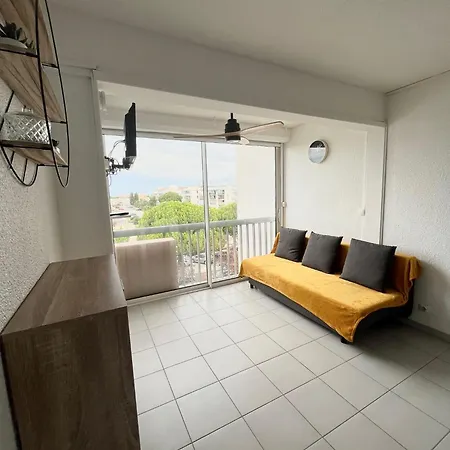 Devant La + Parking ル・グロー・デュ・ロワ